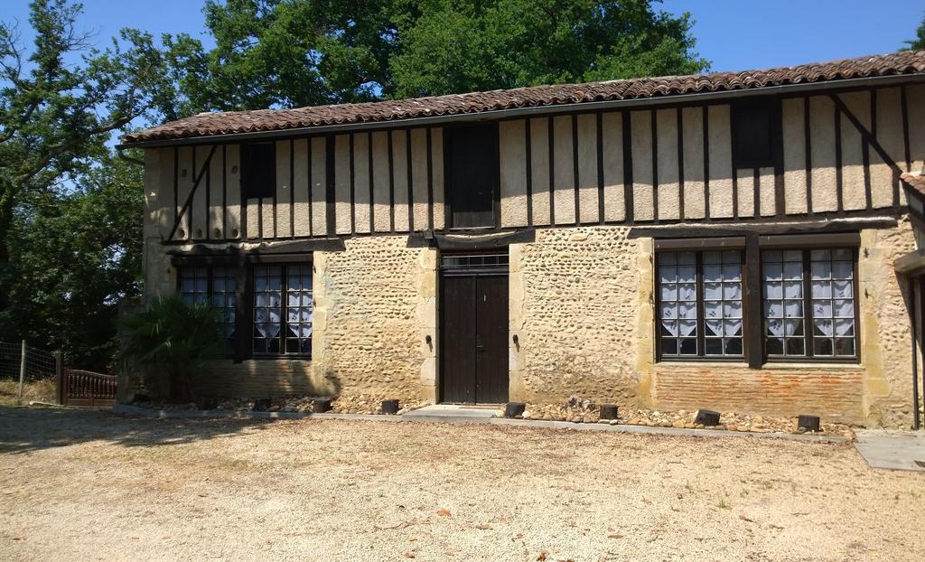 Les Gites De Castera Aire-sur-lʼAdour Exterior foto